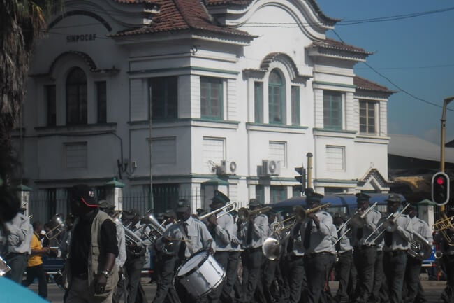 desfile primeiro de Maio maputo