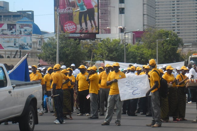 desfile primeiro de Maio maputo