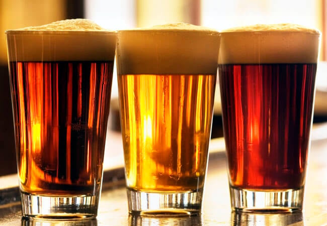 Copos de Cerveja A Sátira das Nossas Bebedeiras