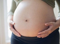 Médicos removem esqueleto de bebê de dentro da mãe após gravidez de 38 anos