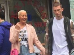 Amber Rose troca carícias com novo namorado