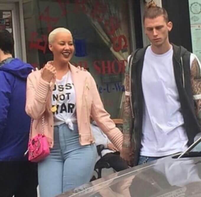Amber-Rose-and-Machine-Gun-Kelly-700x684