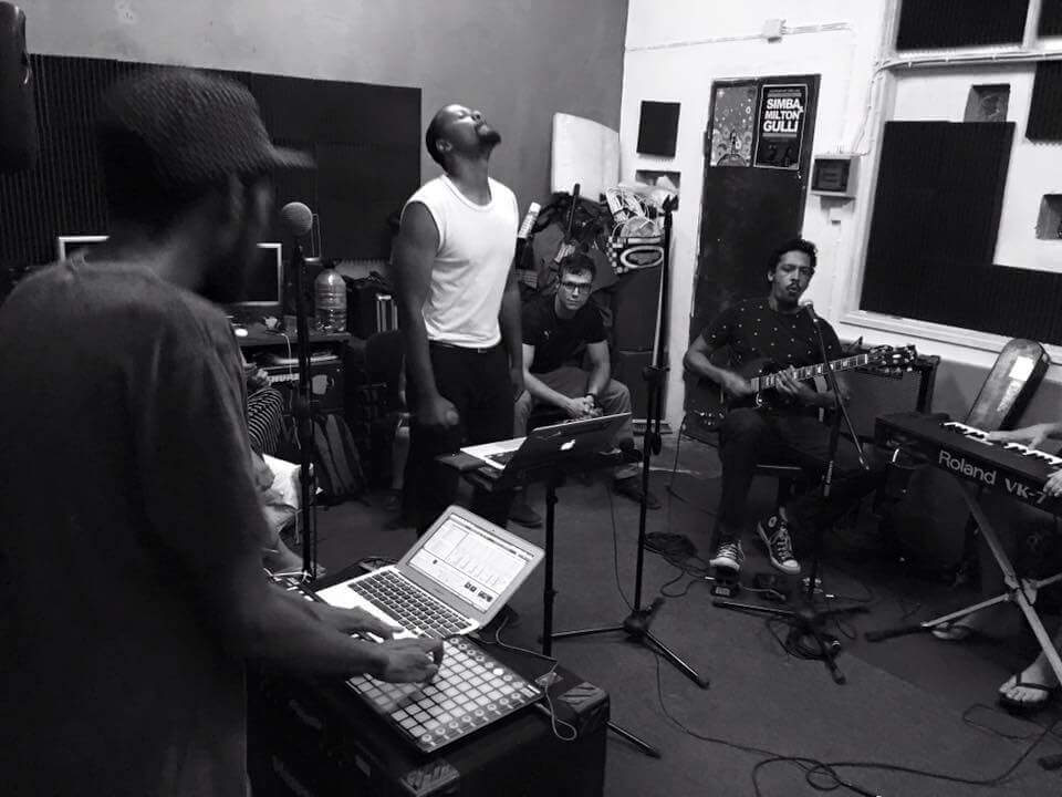 Azagaia de volta aos estúdios e aos palcos