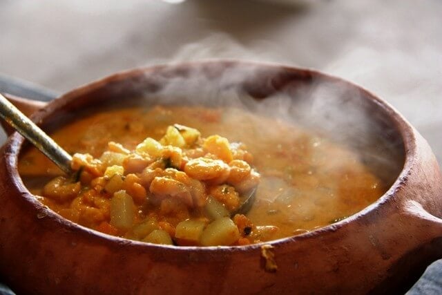 Camarão ao molho de coco com legumes