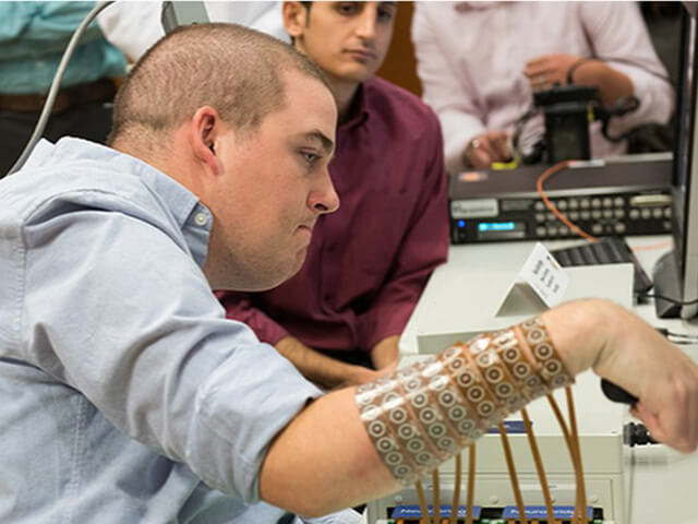 Tetraplégico recupera movimentos da mão - tecnologia