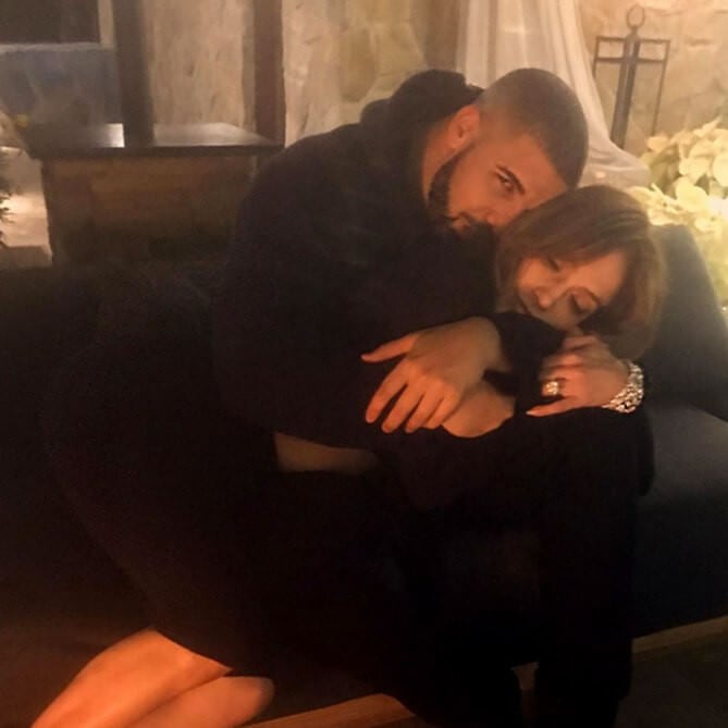 Drake admite que enviou mensagens bêbedo a Jennifer Lopez