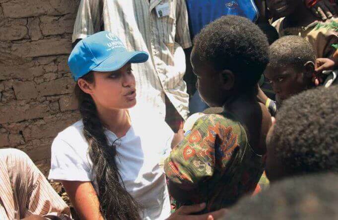Angelina Jolie acusada de explorar crianças em filme da Netflix