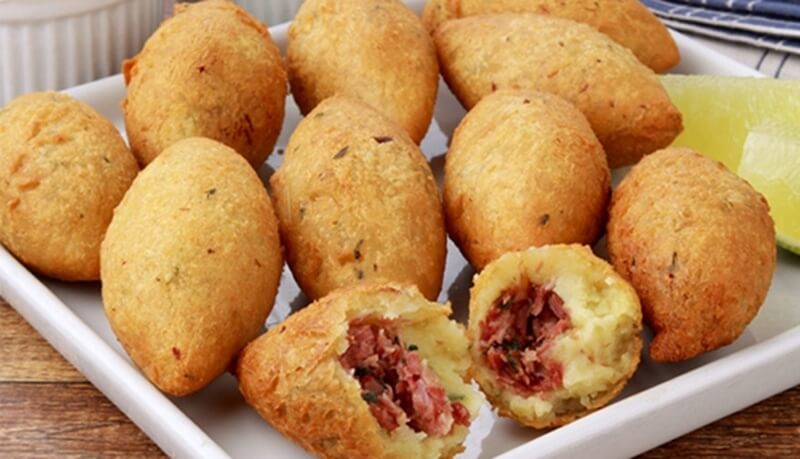 Bolinho de Mandioca Com Carne Seca