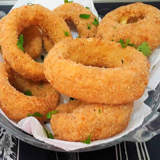 Cebola Empanada Recheada com Queijo