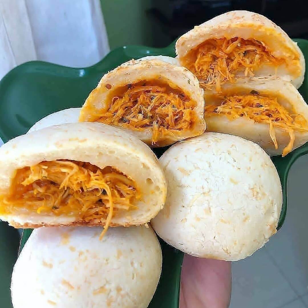 Pão de Queijo Recheado com Frango