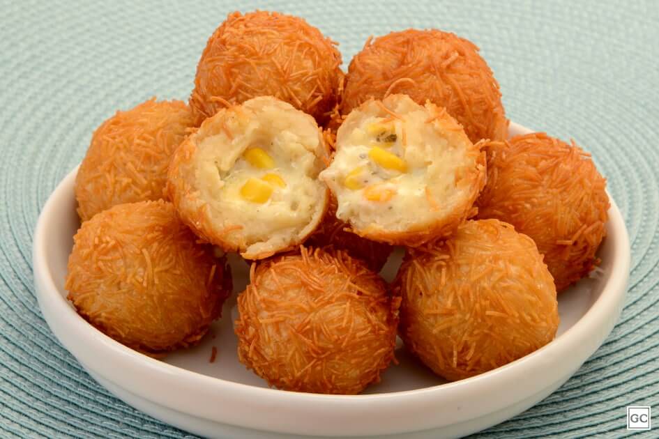 Bolinhos Crocantes com Queijo e Milho