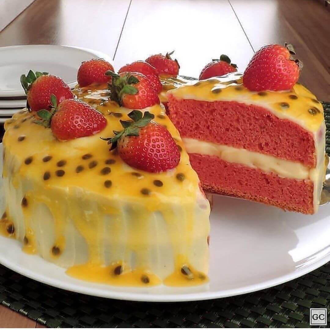 Bolo de Morango e Maracujá