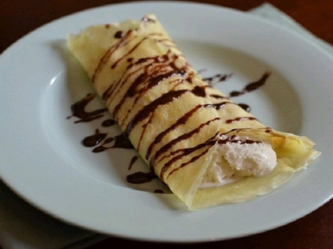 Crepe Com Gelado e Chocolate
