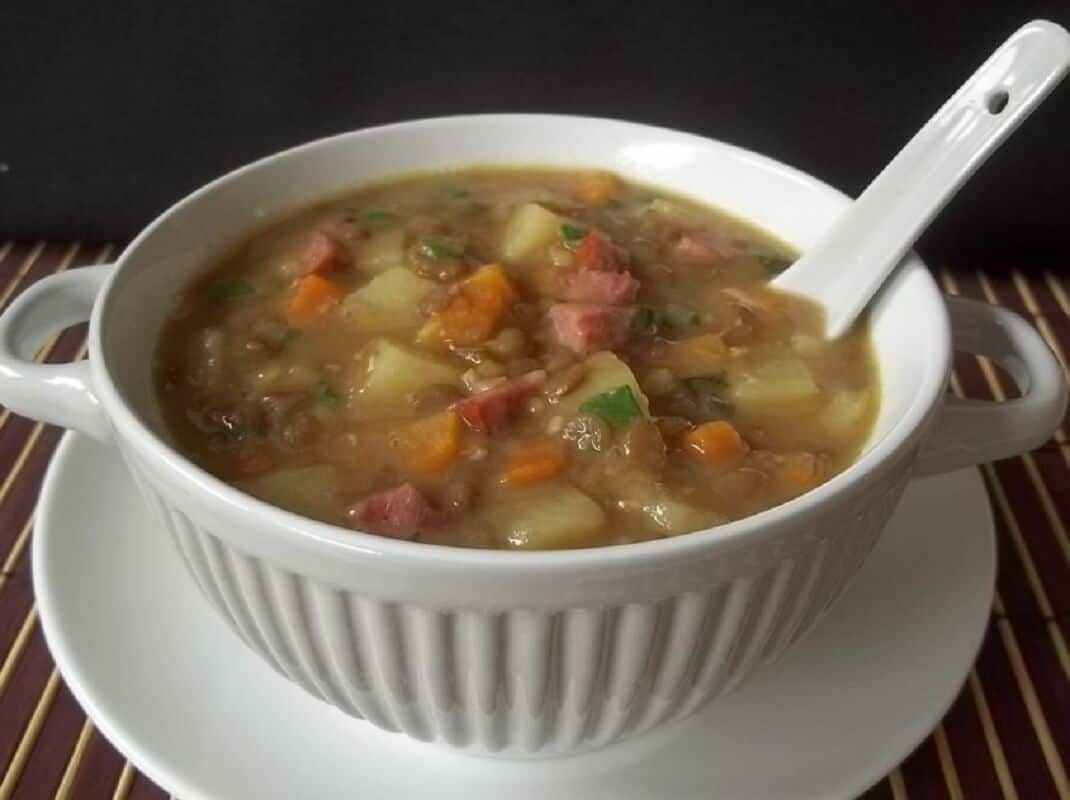 Sopa de Lentilha com Linguiça Calabresa