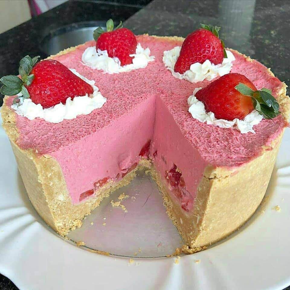 Torta Gelada de Morango