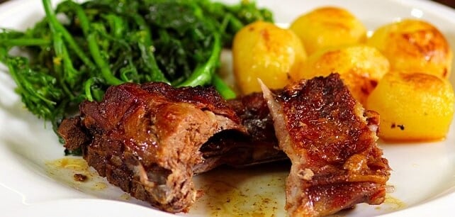 Cabrito Assado com Batatas