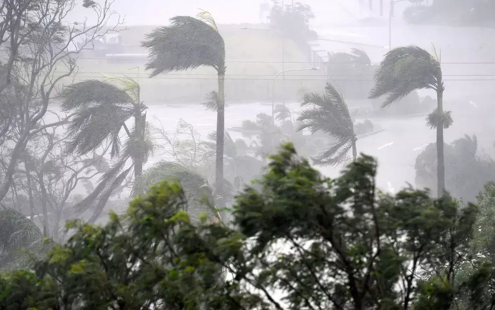 Ciclone Kirrily ameaça nordeste da Austrália com ventos de 160 km/h