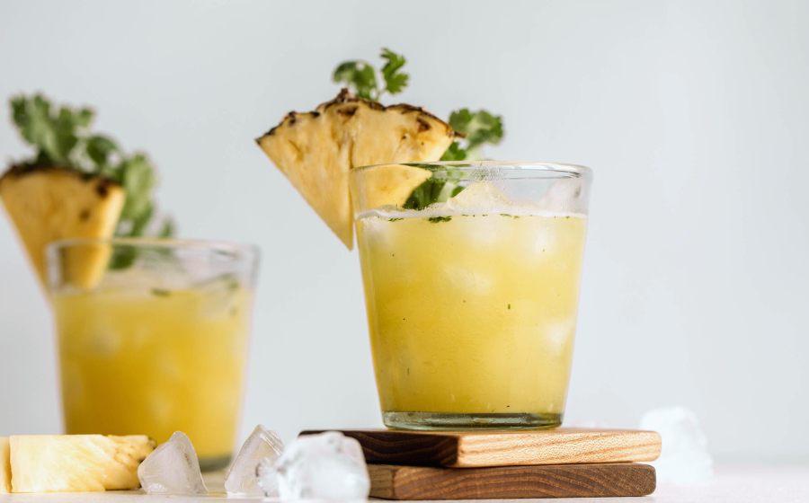Como Preparar Cocktail de Ananás - Receita no MMO