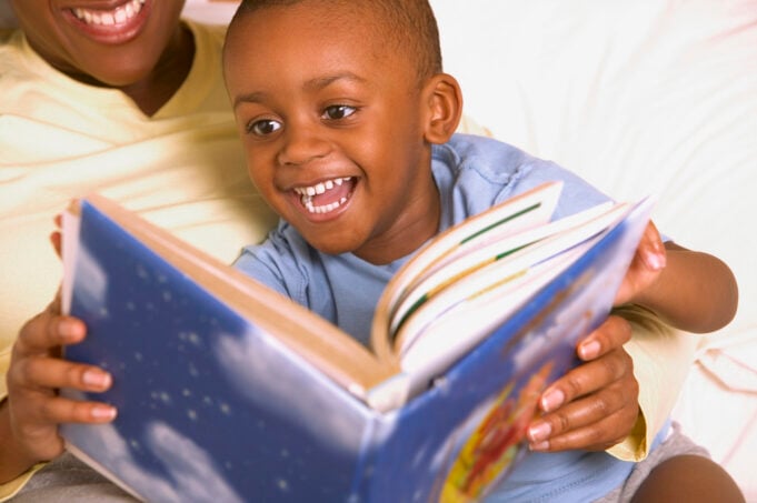 Truques para ensinar o seu filho a aprender a ler
