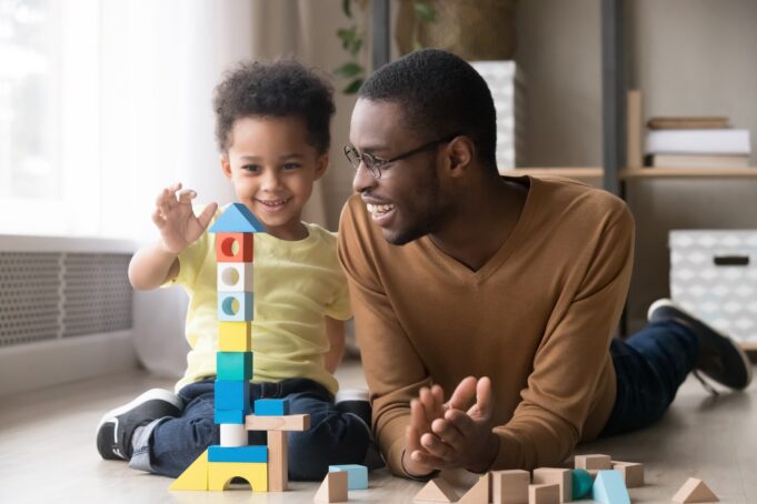 Brinquedos educativos para crianças pequenas