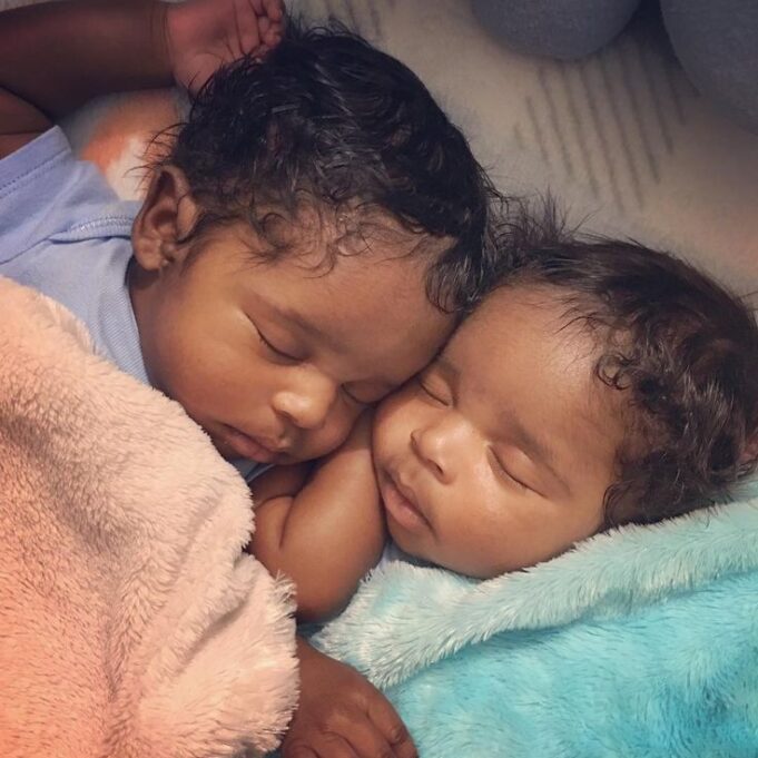 Dicas para cuidar de gémeos de forma eficiente e carinhosa