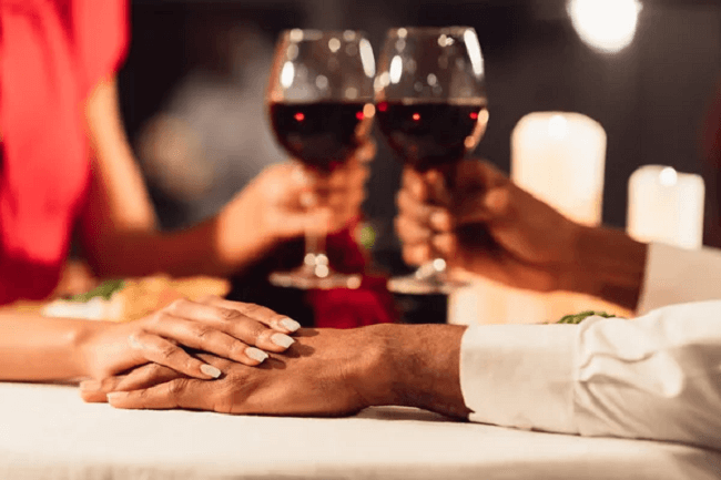 Guia para um jantar romântico inesquecível