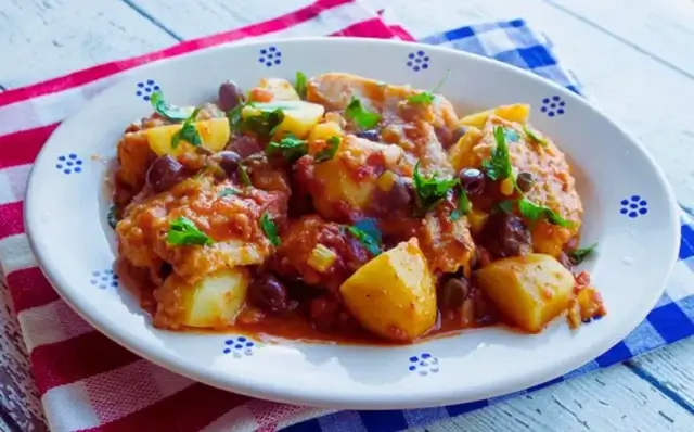 Guisado de bacalhau com batatas-Receitas