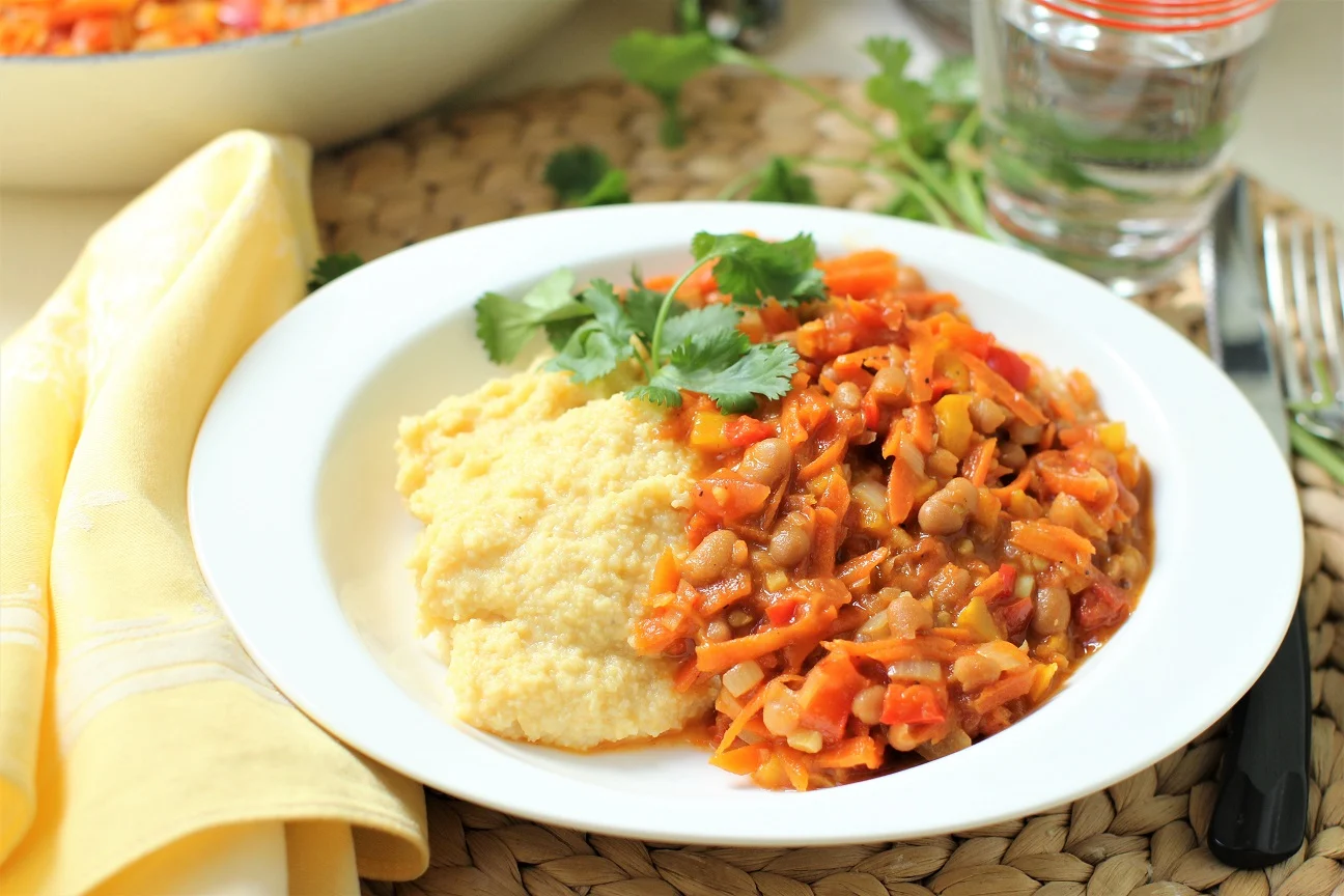 Pap com Chakalaka (África do Sul)