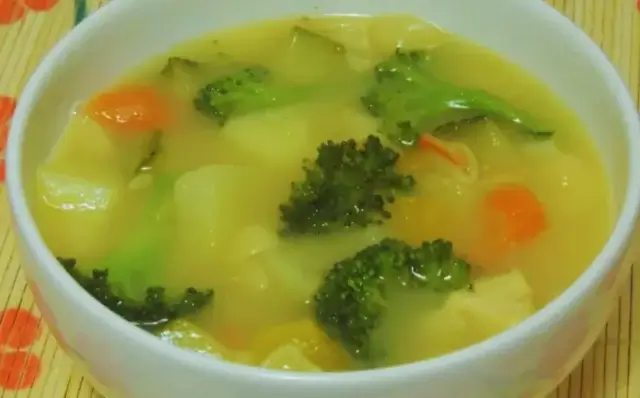 Sopa de feijão verde com brócolis-Receitas
