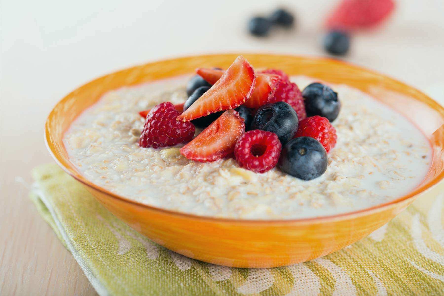 Aveia com frutas frescas