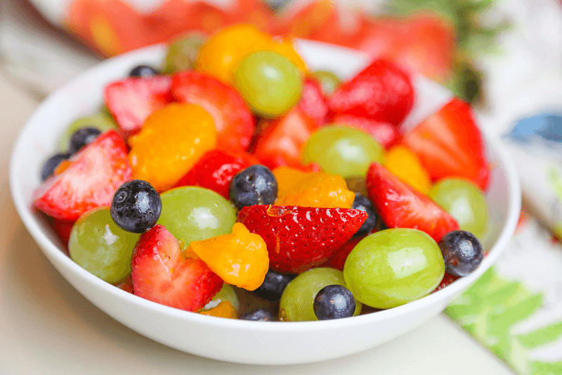 Frutas e vegetais não lavados adequadamente