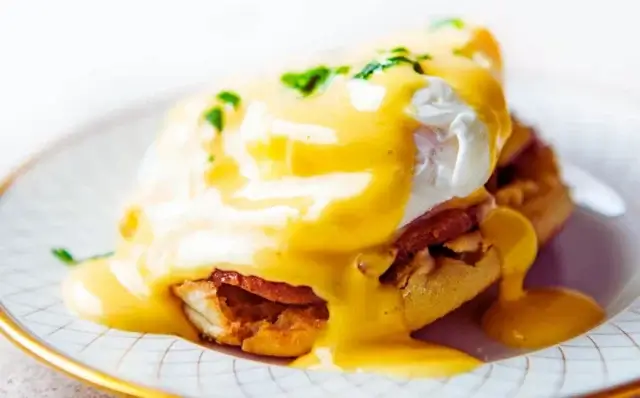 Tostas com ovos benedict-Receitas