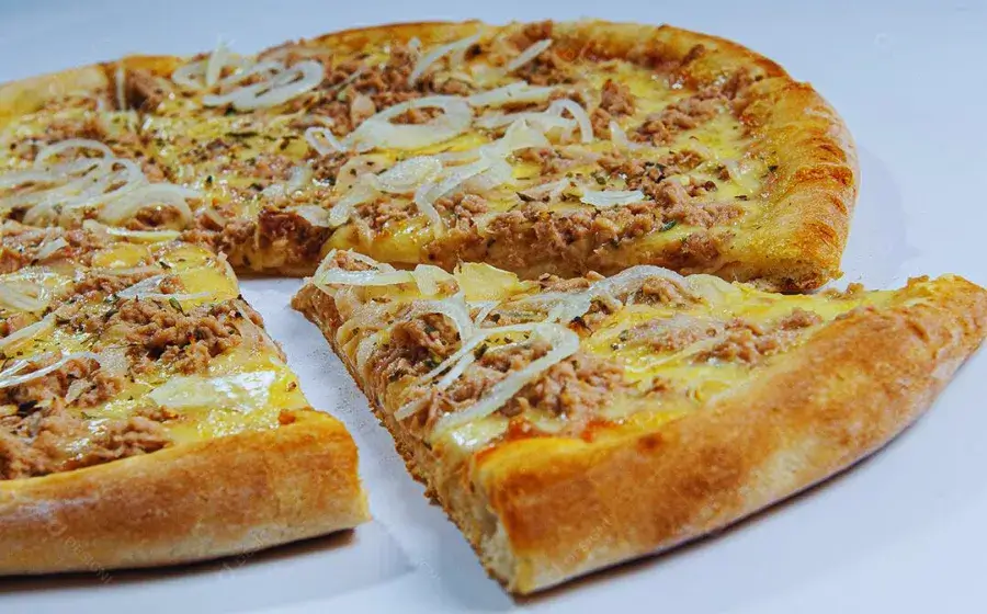 Como Preparar Pizza de atum e cebola - Receita no MMO