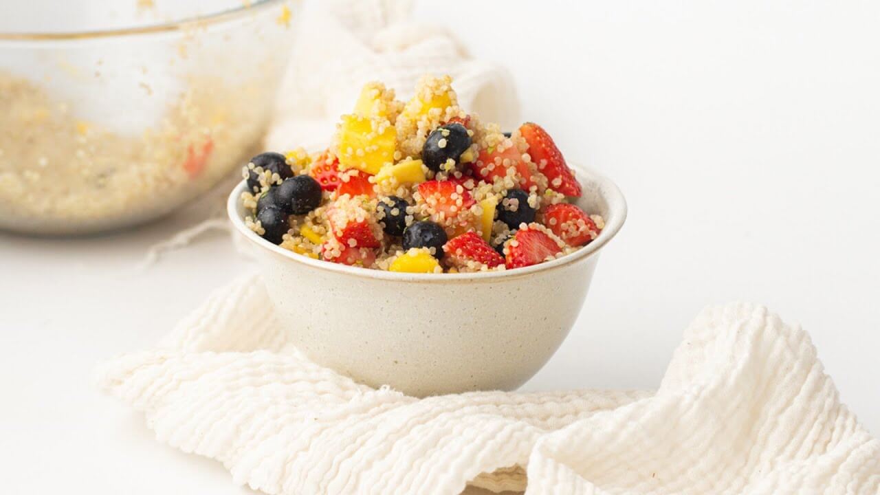 Salada de quinoa com frutas