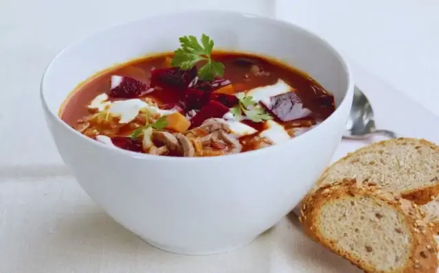 Sopa de beterraba e carne-Receitas