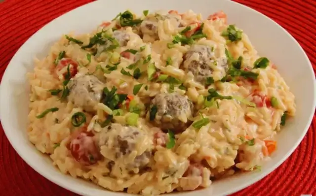 Arroz cremoso com almôndegas-Receitas