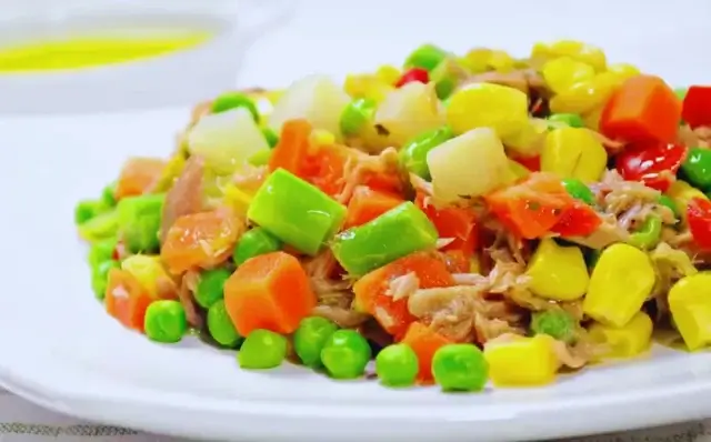 Salada de legumes com atum-Receitas
