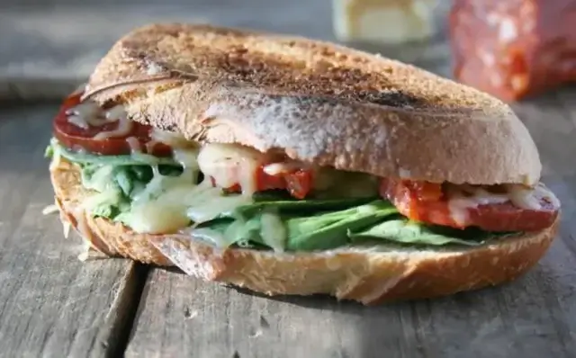 Sandes de chouriço e queijo-Receitas