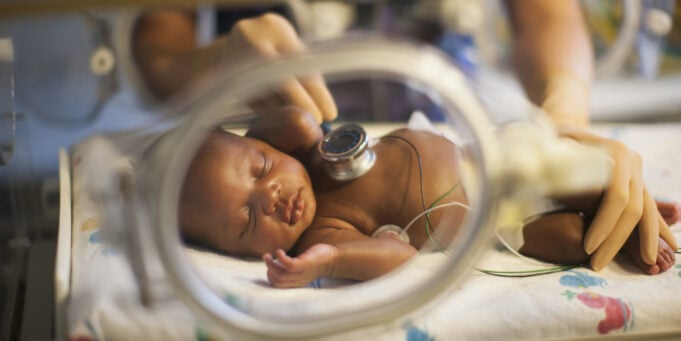 Cuidados essenciais para um bebé prematuro
