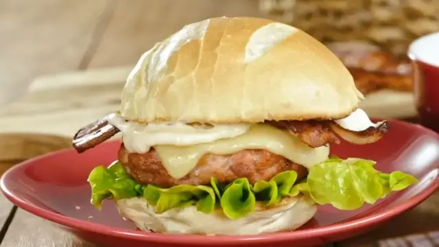 Hambúrguer de linguiça