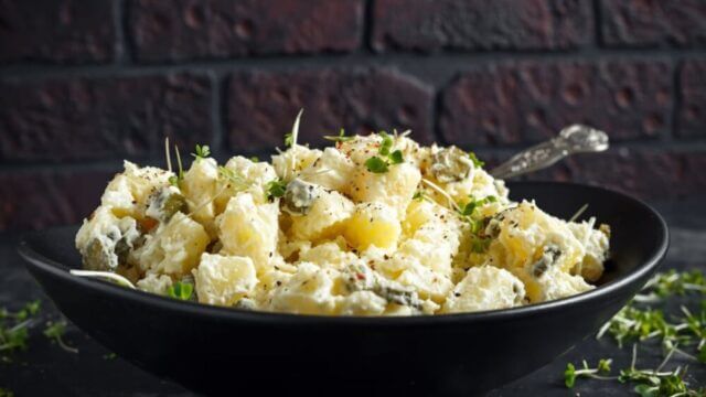 Salada de batata com gorgonzola