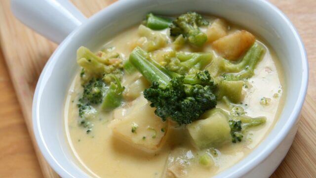 Sopa de brócolos com batata