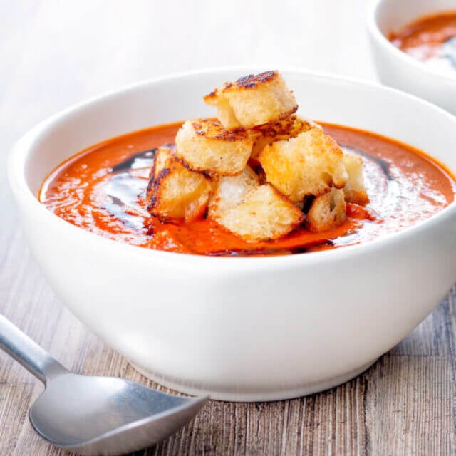 Sopa de tomate assado