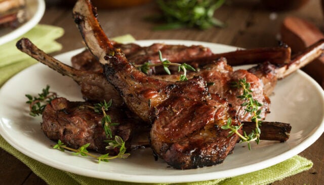 Cabrito assado na grelha