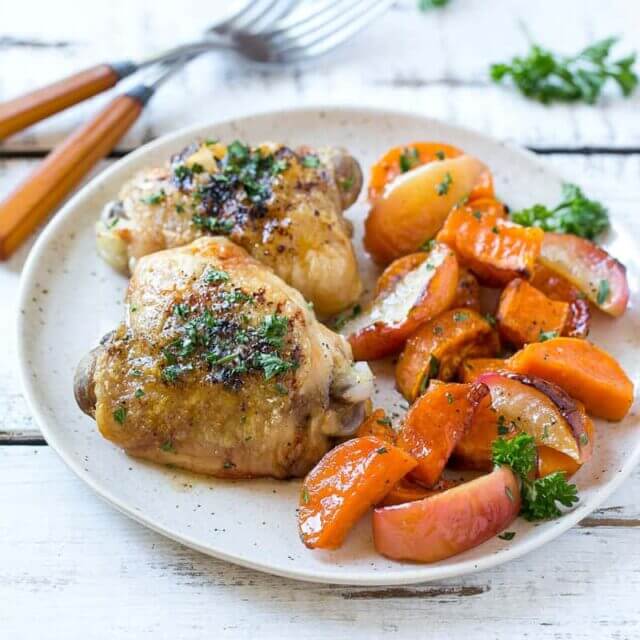 Coxa de frango no forno com batata doce