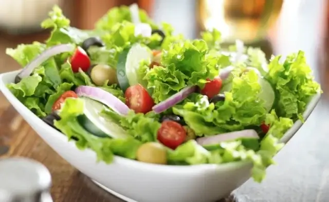 Salada de alface e tomate