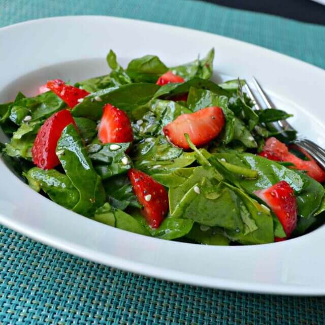 Salada de espinafres com morangos