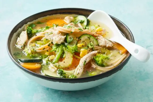 Sopa de frango com legumes
