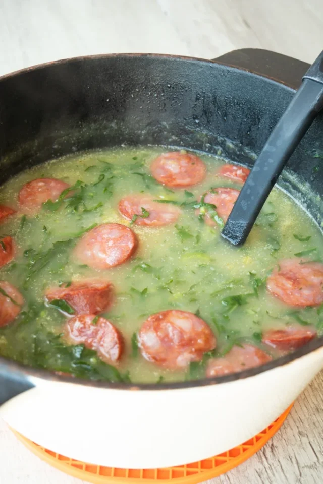 Caldo verde com feijão