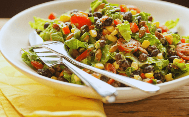 Salada de feijão preto com abacate-Receitas
